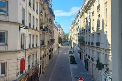 Image de Appartement Parisien Dans Quartier Calme, à 2 Minutes de la Ligne de Metro
