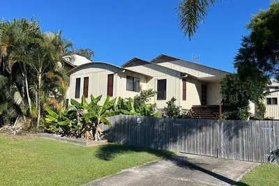 Image de 14 Manooka Drive - Rainbow Beach. Stylish beach house.