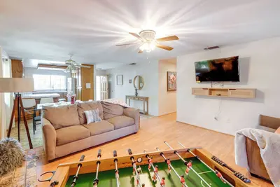 Image de Fun-Filled Backyard: Bakersfield Family Haven!