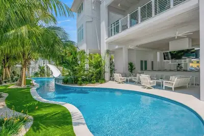 Image de Unmatched Siesta Key Luxury - Steps to the Beach - Gulf Views - Resort Pool/Spa