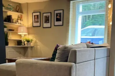 Image de Beautiful townhouse next to Royal Victoria Park botanical gardens