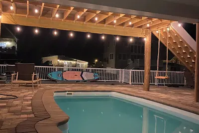 Image de Beautiful lagoon front home! Heated inground pool. Only minutes to Lbi beaches.