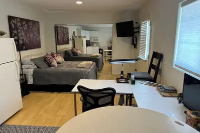 Image de Studio - An Easy Stroll to the Glendora Village