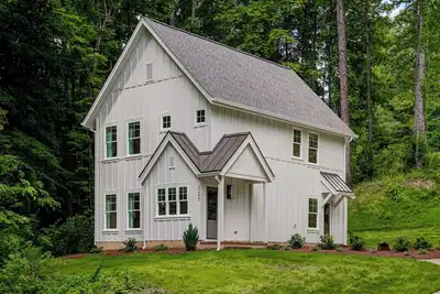 Image de Linda Cottage- Premium Retreat close to Wake Forest Campus w/ Lvl 2 Ev Charger