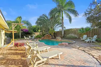 Image de Vibrant Pool Getaway•Hot Tub•Pickleball•Fire Pit•Near Ami!