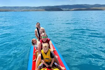 Image de Bear Lake Gem-Sleeps up to 28 w/ Rec Room- Steps from beach, bike trails & food