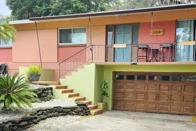 Image de Fabulous Mid-Century Modern 3 Bedroom with King Master Suite