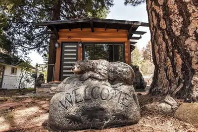 Image de Cozy modern little cabin in Crestline
