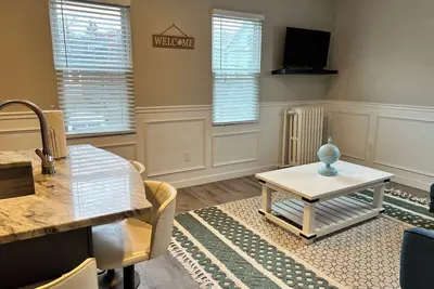 Image de 2 Bedroom Rental in Newport w/ Parking! Steps away from Thames, Broadway, & Dt!