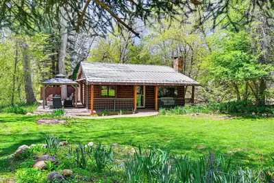 Image de Creekside Cabin Retreat w/ Private Deck in Payson