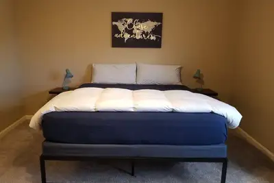 Image de Quiet, clean, convenient East Side 2 bedroom townhouse - perfect for families