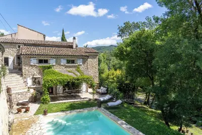 Image de Authentique maison d'Ardèche avec piscine et rivière