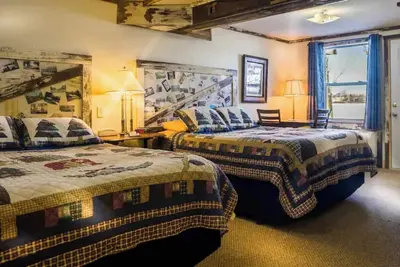 Image de Relax by the lake in Room 10 - The Antique Room - Curriers Lakeview