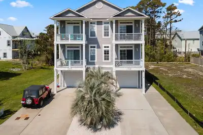 Image de Sunrise Villa - 4 blocks to beach, elevator, pet friendly!