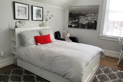 Image de All-inclusive professional studio in beautifully remodeled historic home Midtown