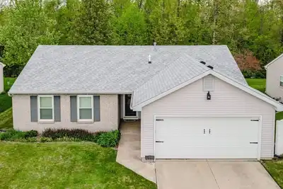 Image de Beautiful wooded scenery, king suite, private fully fenced, pet friendly
