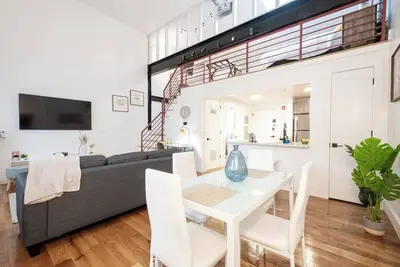 Image de Classic Loft King Bed 30 min Nyc