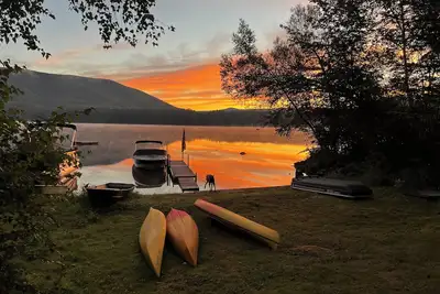 Image de Lake Cottage - Put your Feet up and Relax!