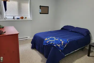 Image de Beautiful One Bedroom Suite in Quiet Cul de Sac near Lake