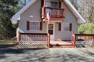 Image de Quaint Chalet Home in Tobyhanna! 10minutes to Kalahari, Camelback and Great Wolf
