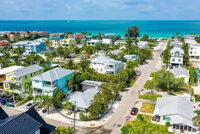 Image de Island Breeze! Direct to beach access!