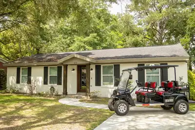Image de Clark Cottage - With Golf Cart! 1 mile ride to the beach & Dtown Ocean Springs!