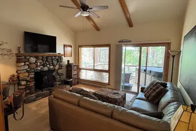Image de Cozy quiet townhouse near Diamond Peak and close to lake. 28 day minimum stay.