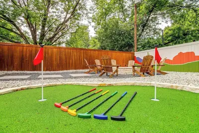 Image de ⛳ Mini-golf! À quelques pas du At&T Stadium et du Globe Life.