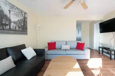 Image de Lovely 3br Home with parking-Walk to Wp Gate!