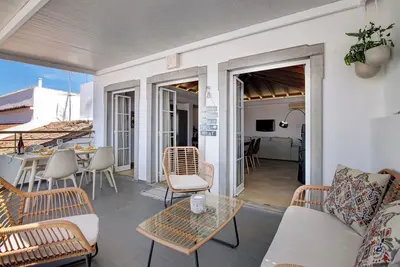 Image de Maison de vacances 'Flor De Sol House' avec terrasse privée, Wi-Fi et climatisation