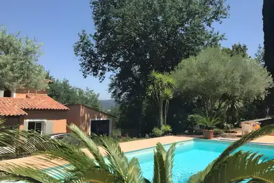 Image de Studio 'L'espeoutier' avec piscine privée, Wi-Fi et climatisation