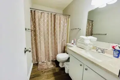 Image de Cozy Condo 3b/2Full Bath\n\n