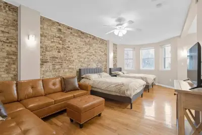 Image de Crown Heights Studio Near Subway + Private backyard