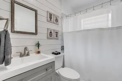 Image de Stunning Modern Oasis in Tampa with Pool - Just 5 Minutes from Airport!