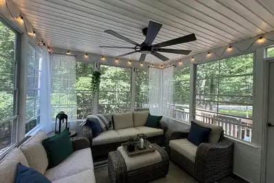 Image de Welcome to this beautifully updated home in Masthope Community