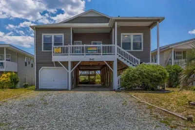 Image de Hobbs Realty - \"Second Time Around\" - A bright and airy 4 bedroom oceanfront home with Ev charger
