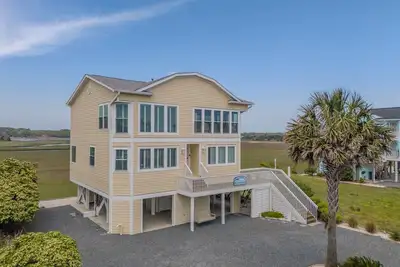 Image de Hobbs Realty - \"My Flipping House\" a boulevard pet friendly home with an elevator