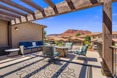 Image de Pv 80 | Community Pool, Ping Pong Table, Firepit & More!
