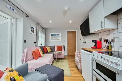 Image de Princess Green 4 ~ Large Two-Floor Beach Retreat