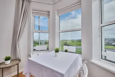 Image de Dunluce Park 3 ~ Beautifully Finished Bright Apt