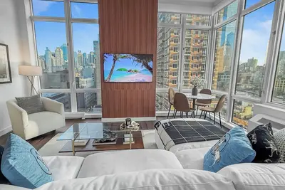 Image de Corner Skyline Living 1br with Floor to Ceiling Views Walk to Times Square