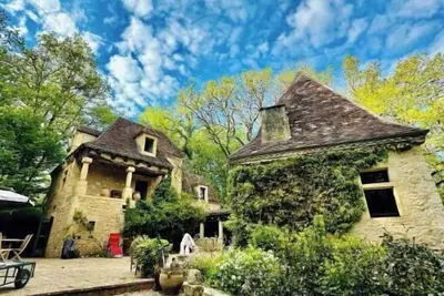 Image de Manoir NICHÉ En FORÊT PRIVÉE De 3 Ha. Piscine Au Sel CHAUFFÉE/Sauna/ Ping Pong