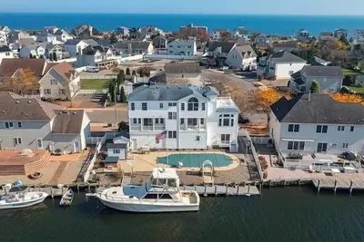 Image de Water Front Villa Pool, Hot Tub, Elevator, 85ft Dock near to beach 30 days rental