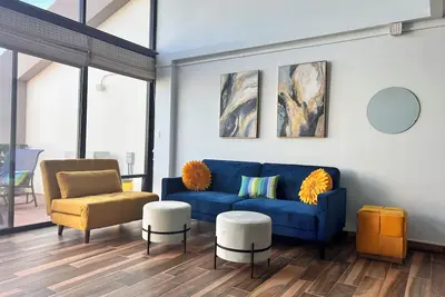 Image de Downtown Luxury Penthouse, Free Parking, Washer/Dryer