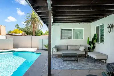 Image de Modern Comfort~ Pool~ Bbq~ Prime Location