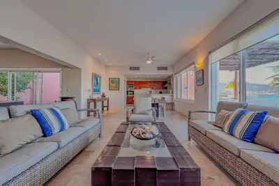 2br/2Ba Lux Home includes beach club & golf