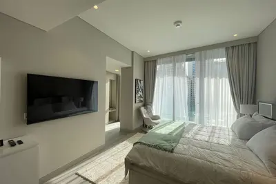 Image de Marina Gem: Chic & Cozy, Balcony, 10min to Beach!