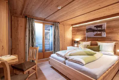 Image de Appartement se trouve dans une ferme typique.