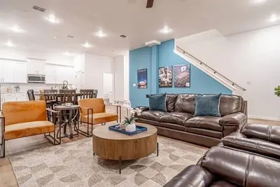 Image de Walk to At&T | Texas Themed Luxury w Free Parking