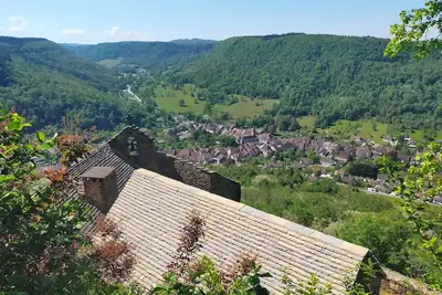 Image de Deux chambres d'hôtes dans parc arboré. La nature, l'art, la vie!